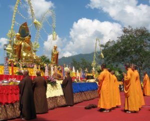 Каковы даты буддийских праздников Весак